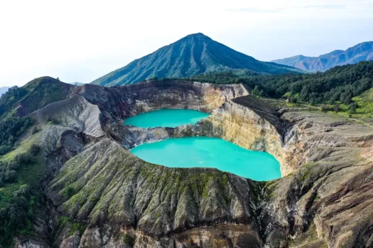 A photo of the vibrant, three-colored Kelimutu Lakes